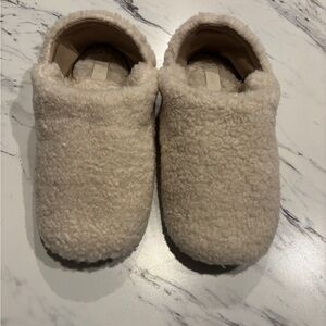 SKIMS FUZZY SLIPPERS euro size 40 US women’s 9 NEW without tags